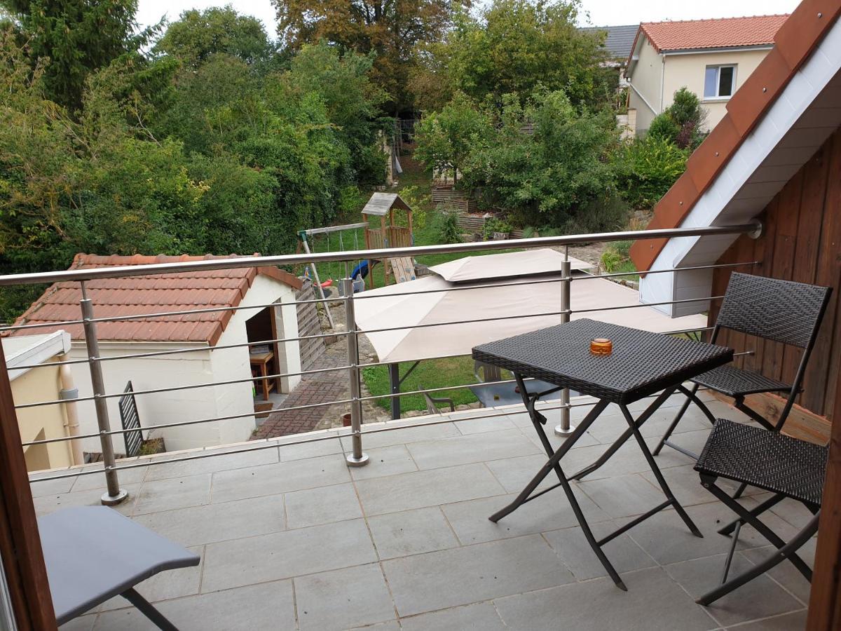 Bed and Breakfast Au Chardon Bleu Nesle Exterior foto